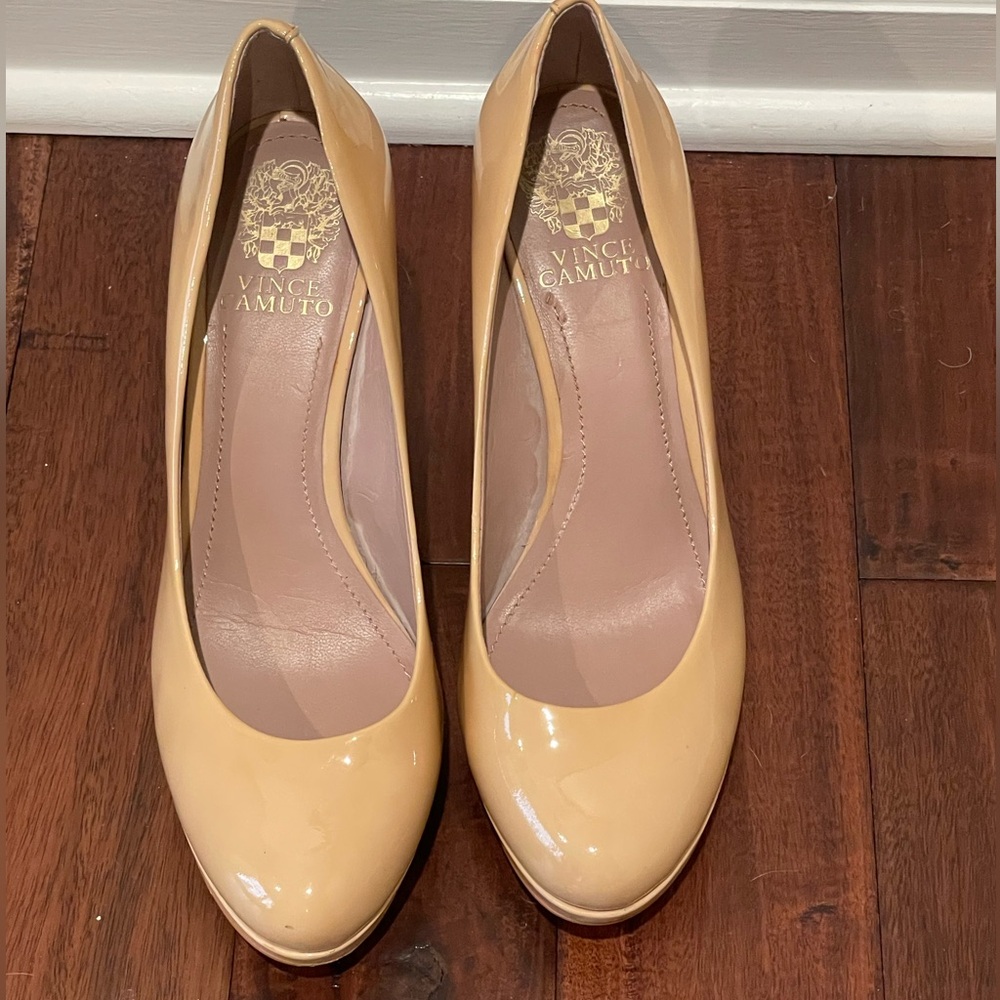 Vince Camuto Patent Leather Nude Pumps - 7.5 - Picture 2 of 6